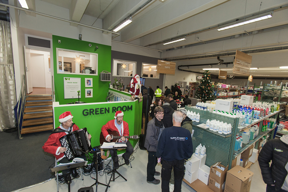 Den utsökta julmaten intogs i cafeterian hos Supplies Direct City